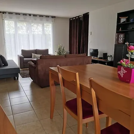 Сasa de vacaciones Belle Maison Spacieuse Proche Geneve Et Cern